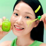 تست روی صورت سرم آلوئه ورا ترمیم کننده اکوال بری