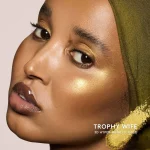 هایلایتر پودری بمب فنتی بیوتی | Trophy Wife