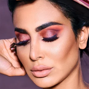 تست روی صورت پالت سایه دیزرت داسک هدی بیوتی